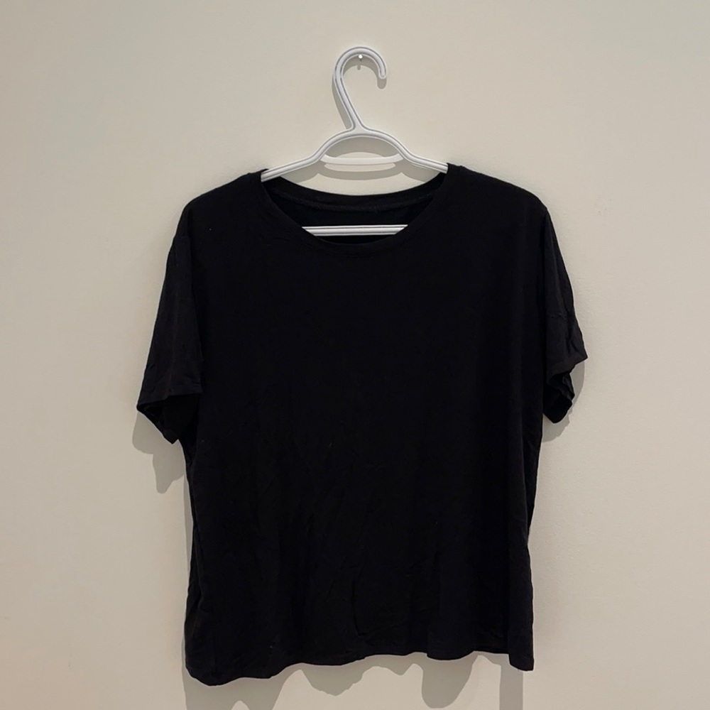 Black tee